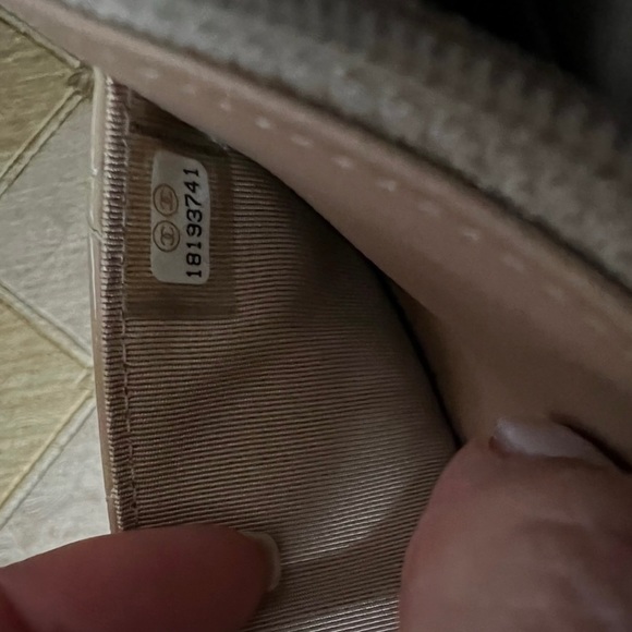 Chanel Wallet on Chain Patent Leather - Picture 11 of 12